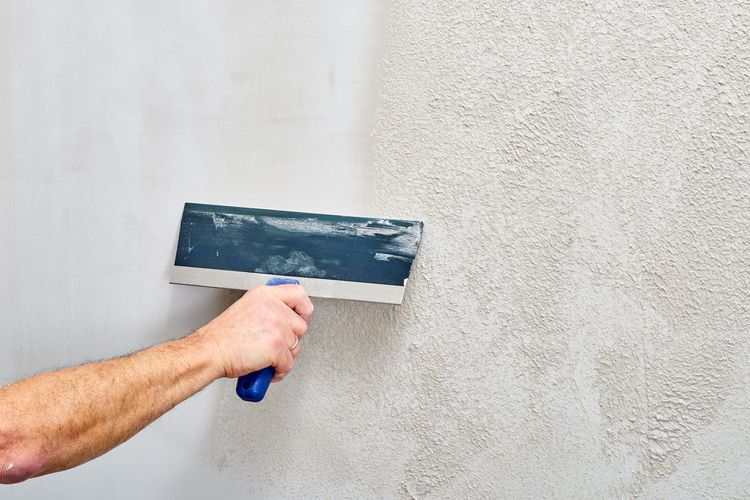 how to skim coat walls 5116693 05 3ee8355ced5d4b2f88ec9be41cc03ad9